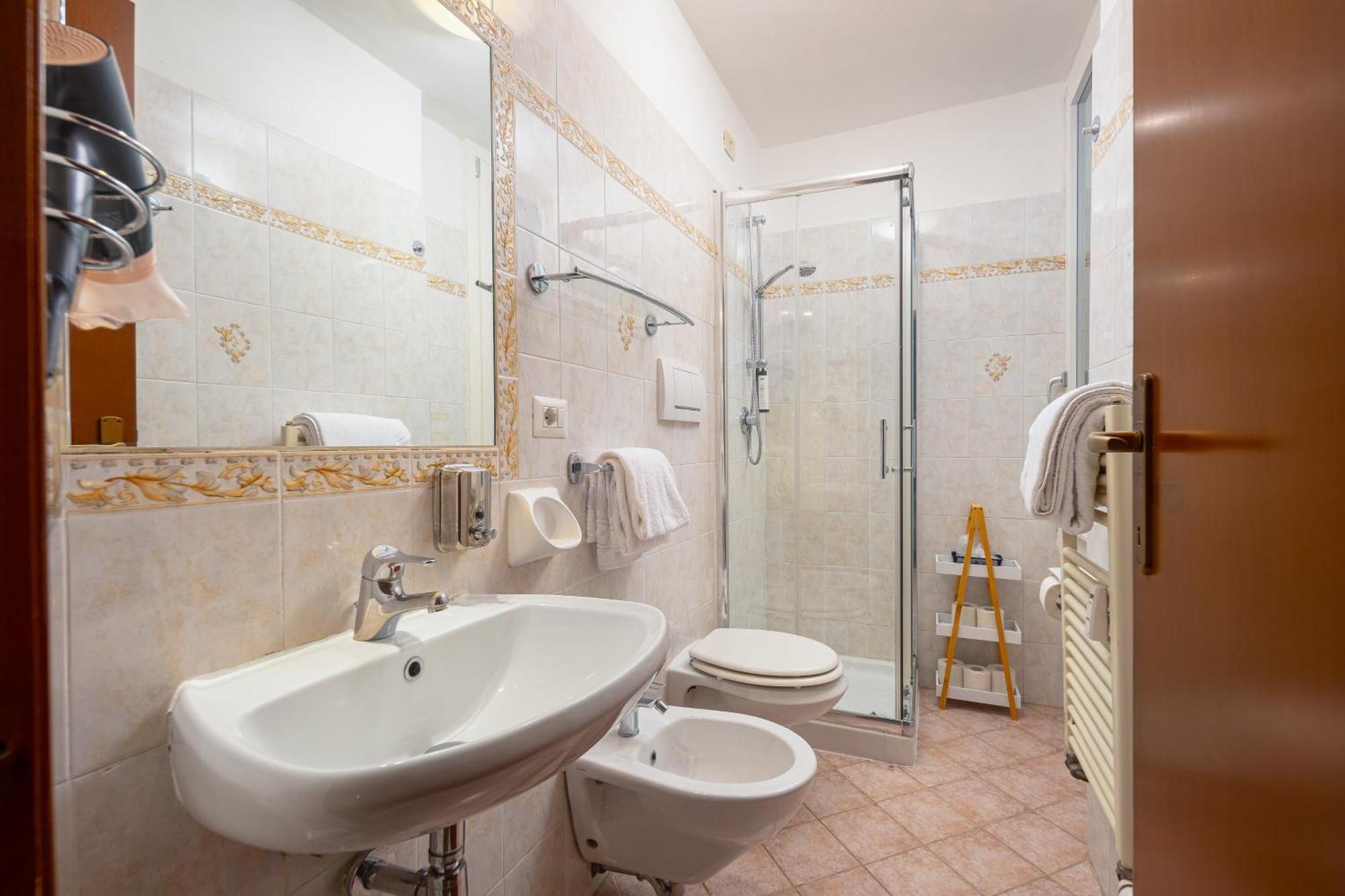 Lilium Hotel 3*
